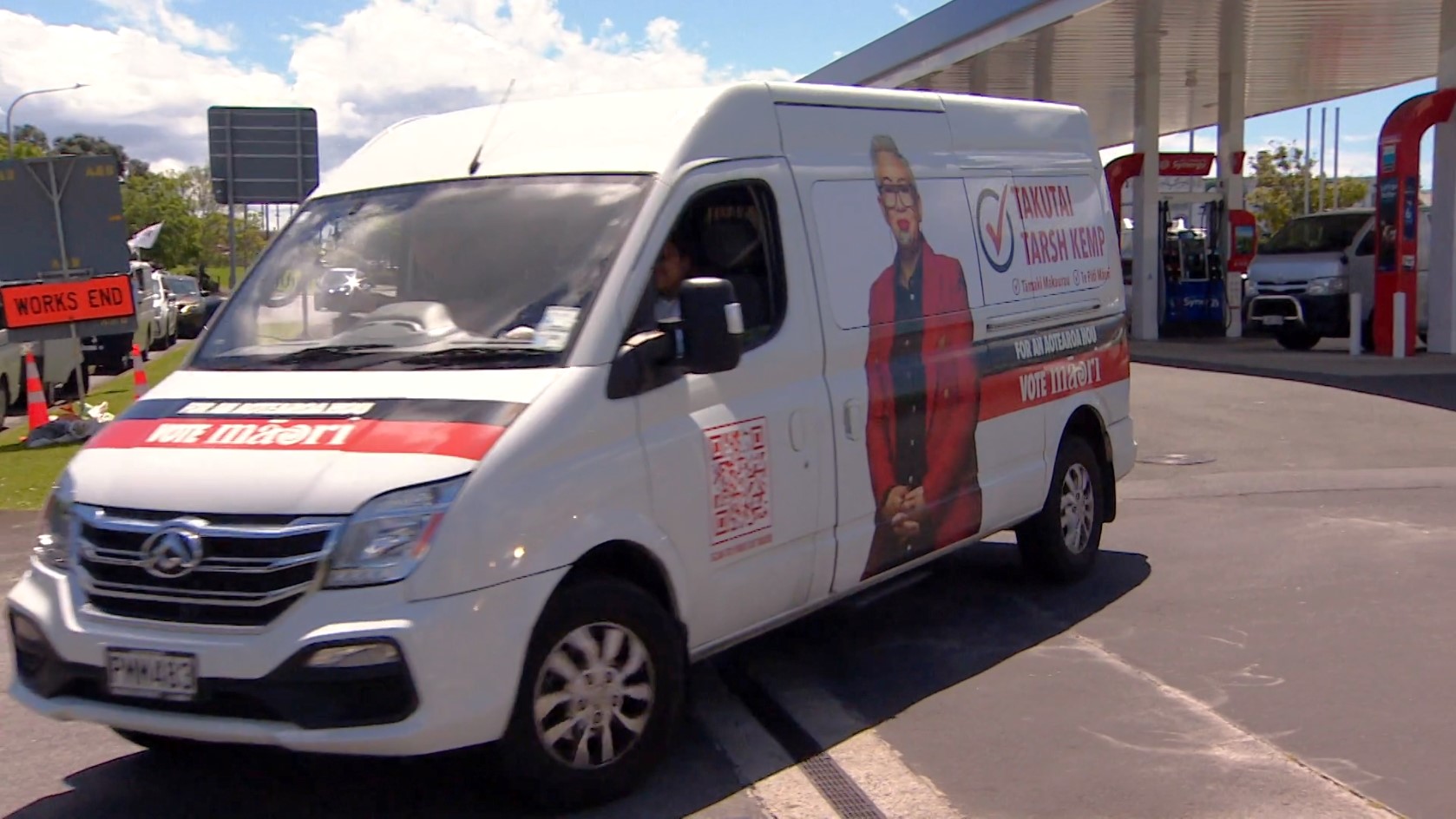 Takutai Kemp's branded election van.