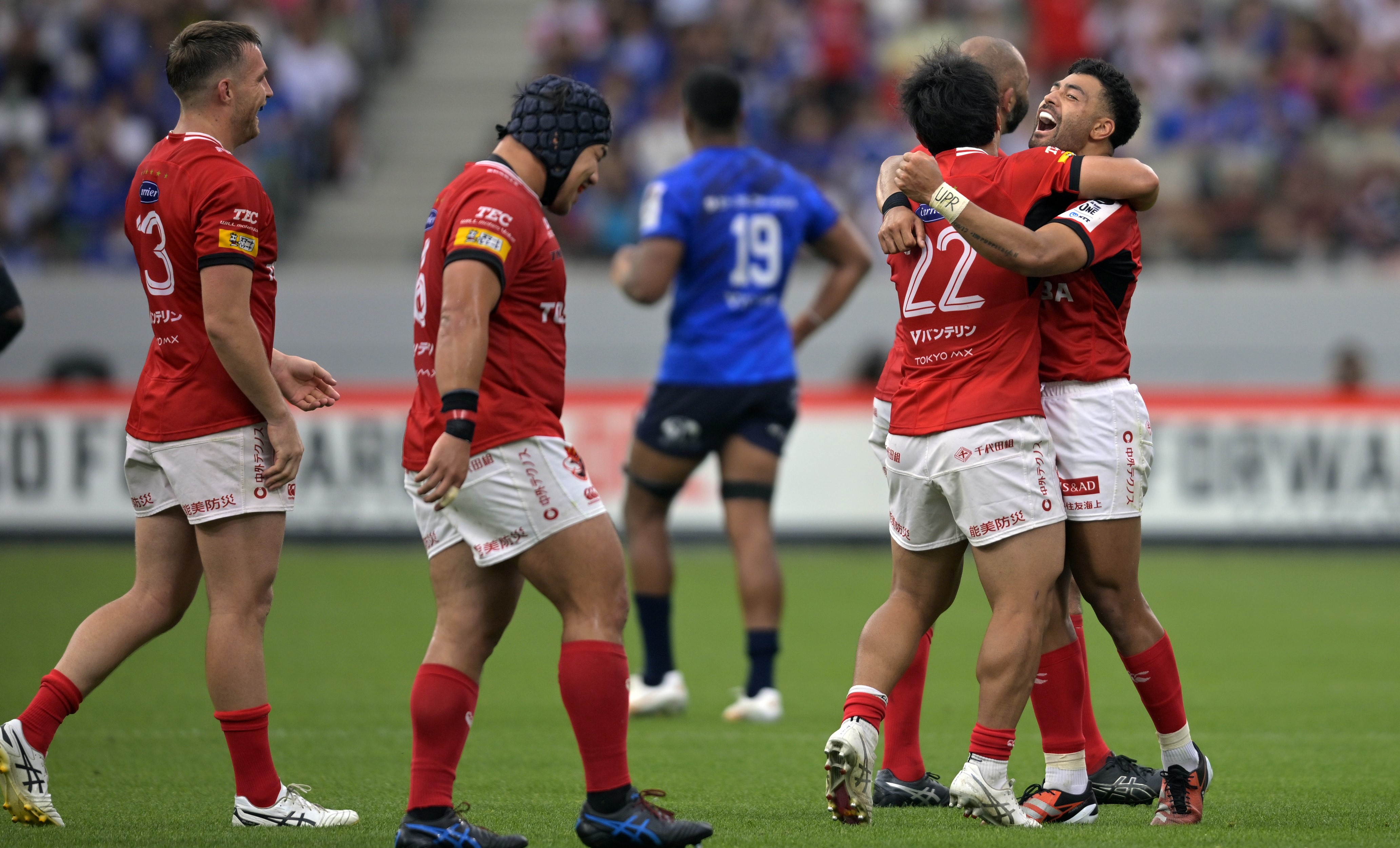 Richie Mo'unga celebrates Toshiba's League One grand final victory over Saitama Wild Knights in  May last year.