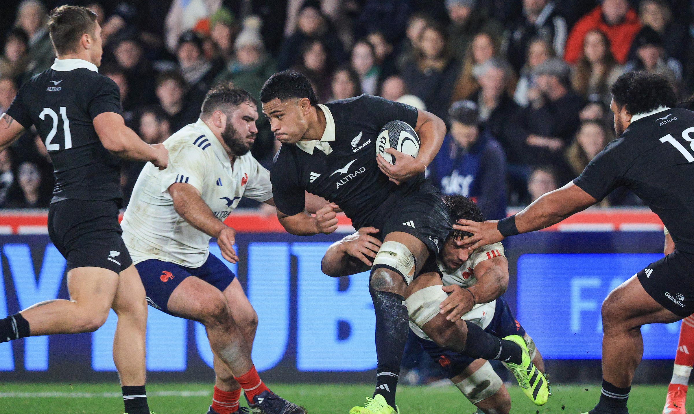 Tupou Vaa'i carries the ball against France.