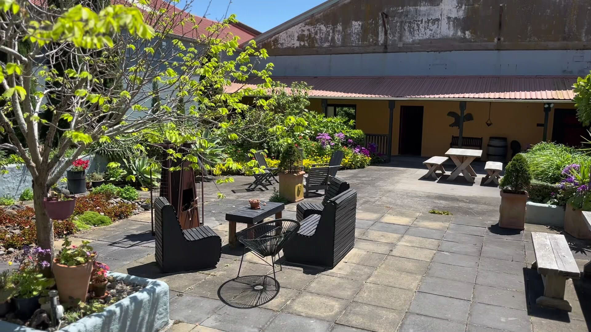 Pihama Lavender boasts a charming courtyard.