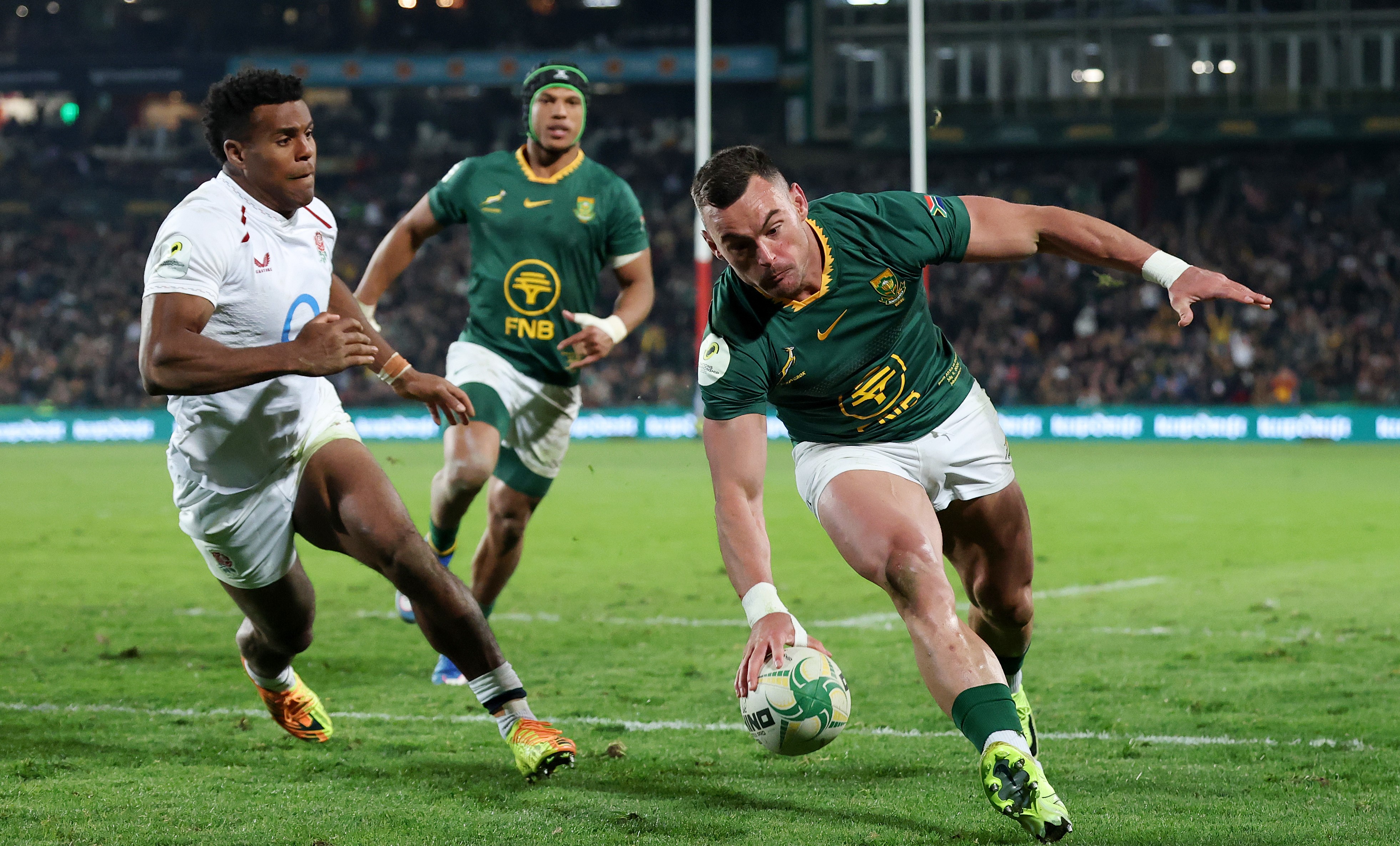 Jesse Kriel scores the Springboks against England in Johannesburg.