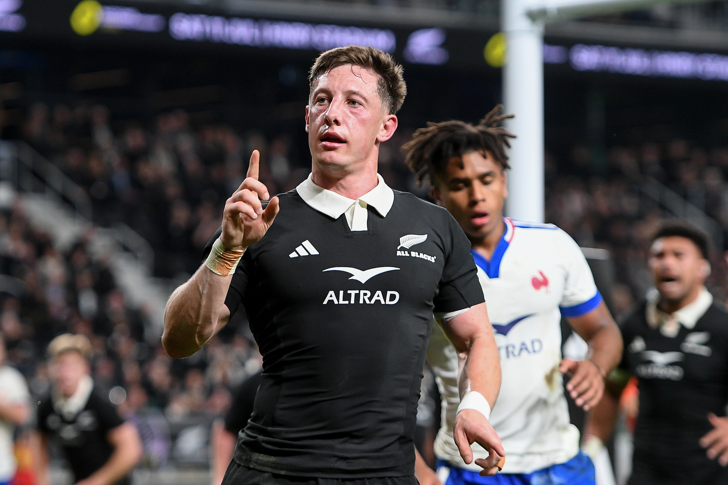 Cam Roigard scores for the All Blacks against France.