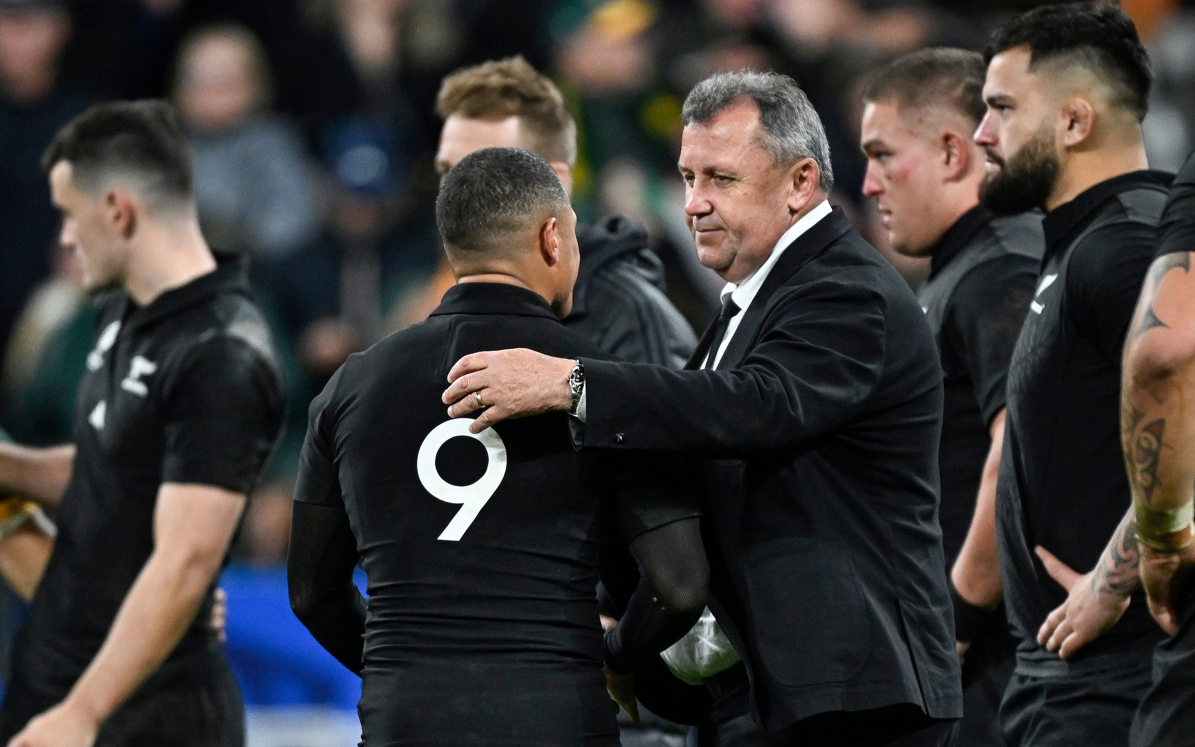 Ian Foster consoles Aaron Smith after the final defeat to the Boks at the Stade de France.