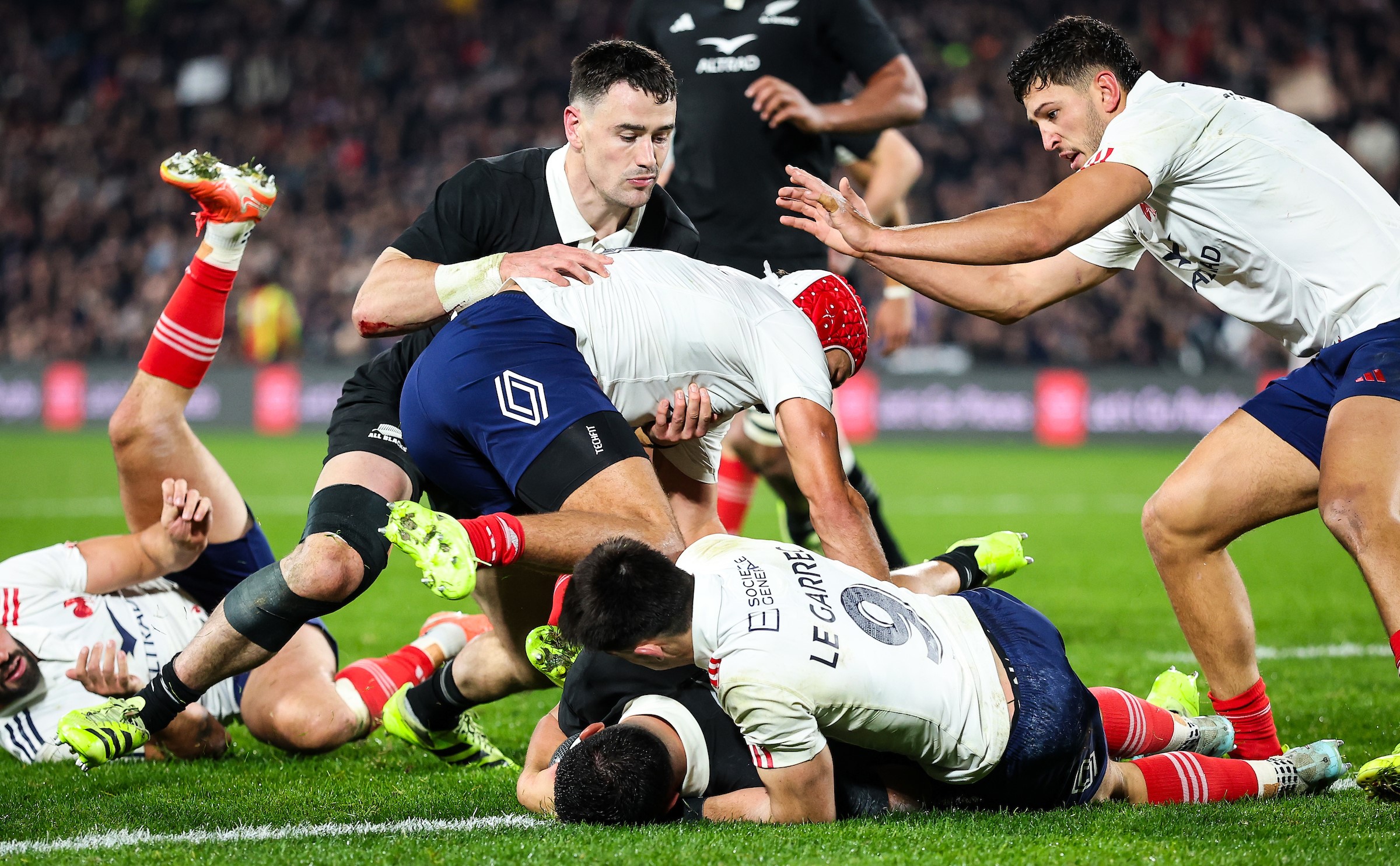 Anton Lienert-Brown scores a crucial try for the All Blacks before halftime against France.