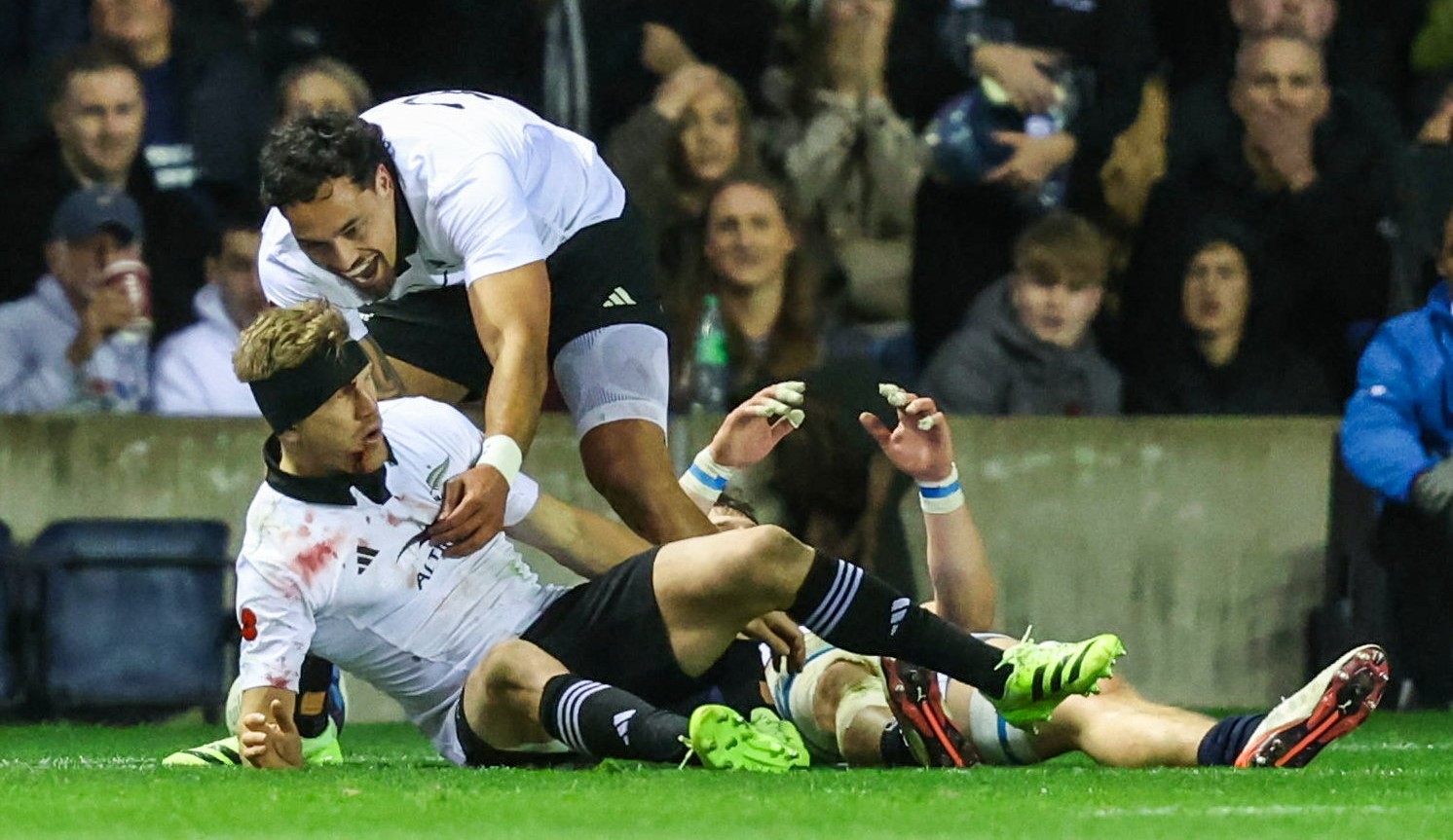 Damian McKenzie scores the try to put the All Blacks ahead of Scotland at Murrayfield.