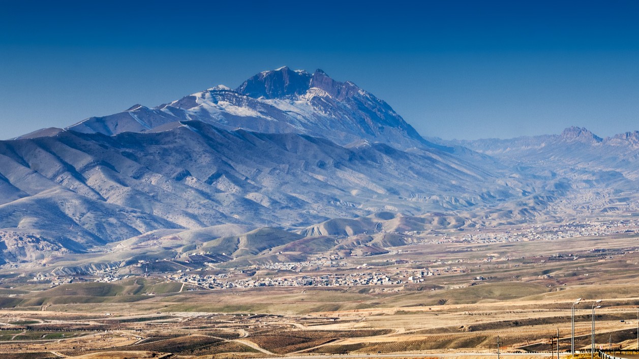 Zagros Mountains, the largest mountain range in Iran and Iraq.