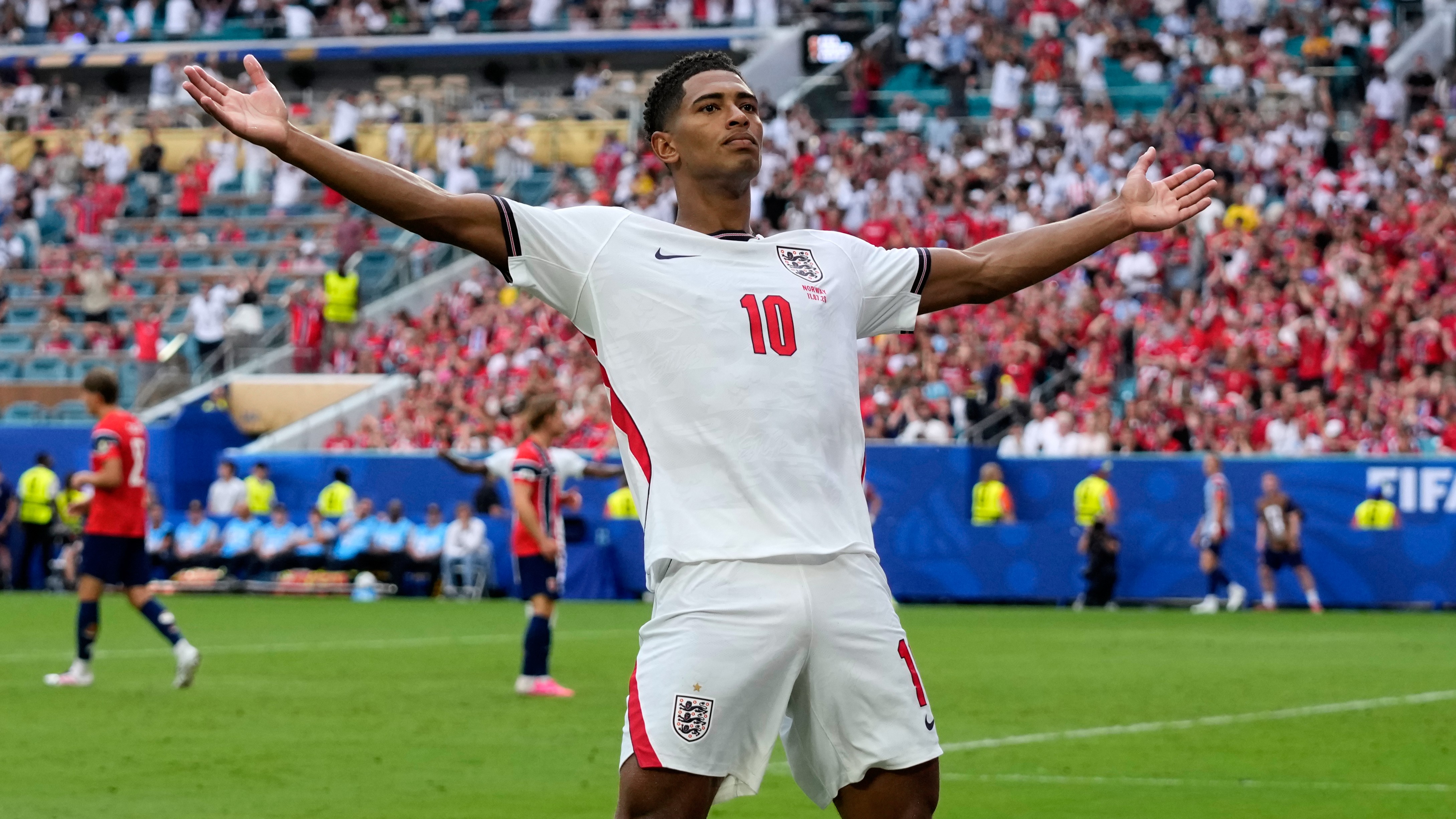 England's Jude Bellingham (10) celebrates after scoring his side's second goal during the World Cup quarterfinal soccer match between Norway and England in Miami Gardens, Fla., Saturday, July 11, 2026.