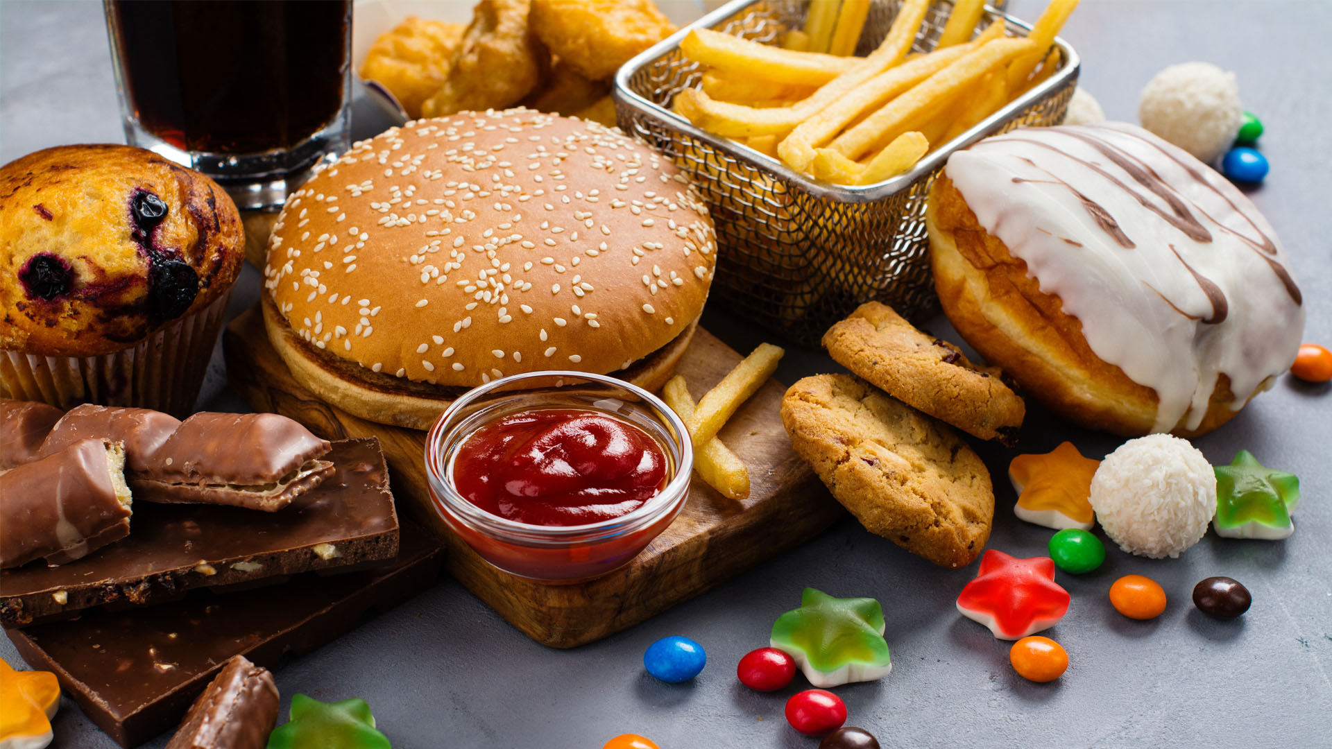 A diet high in red meat and fat and low in fibre increases the risk of bowel cancer.