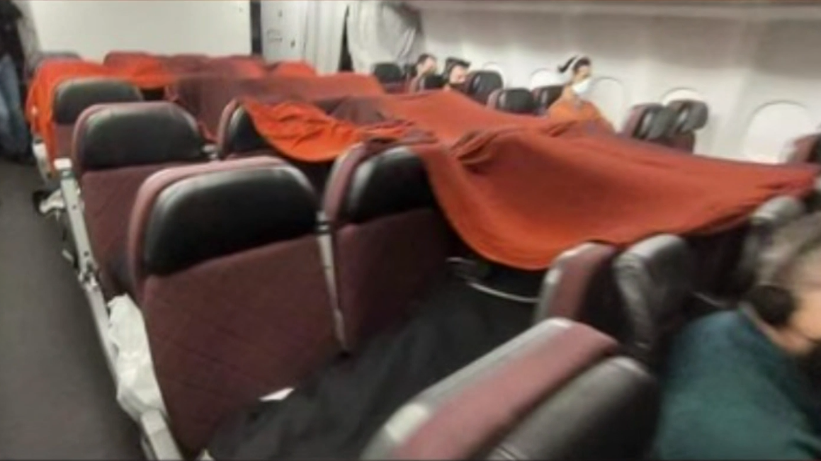NZ Qantas flight crews building 'blanket forts' to sleep on planes