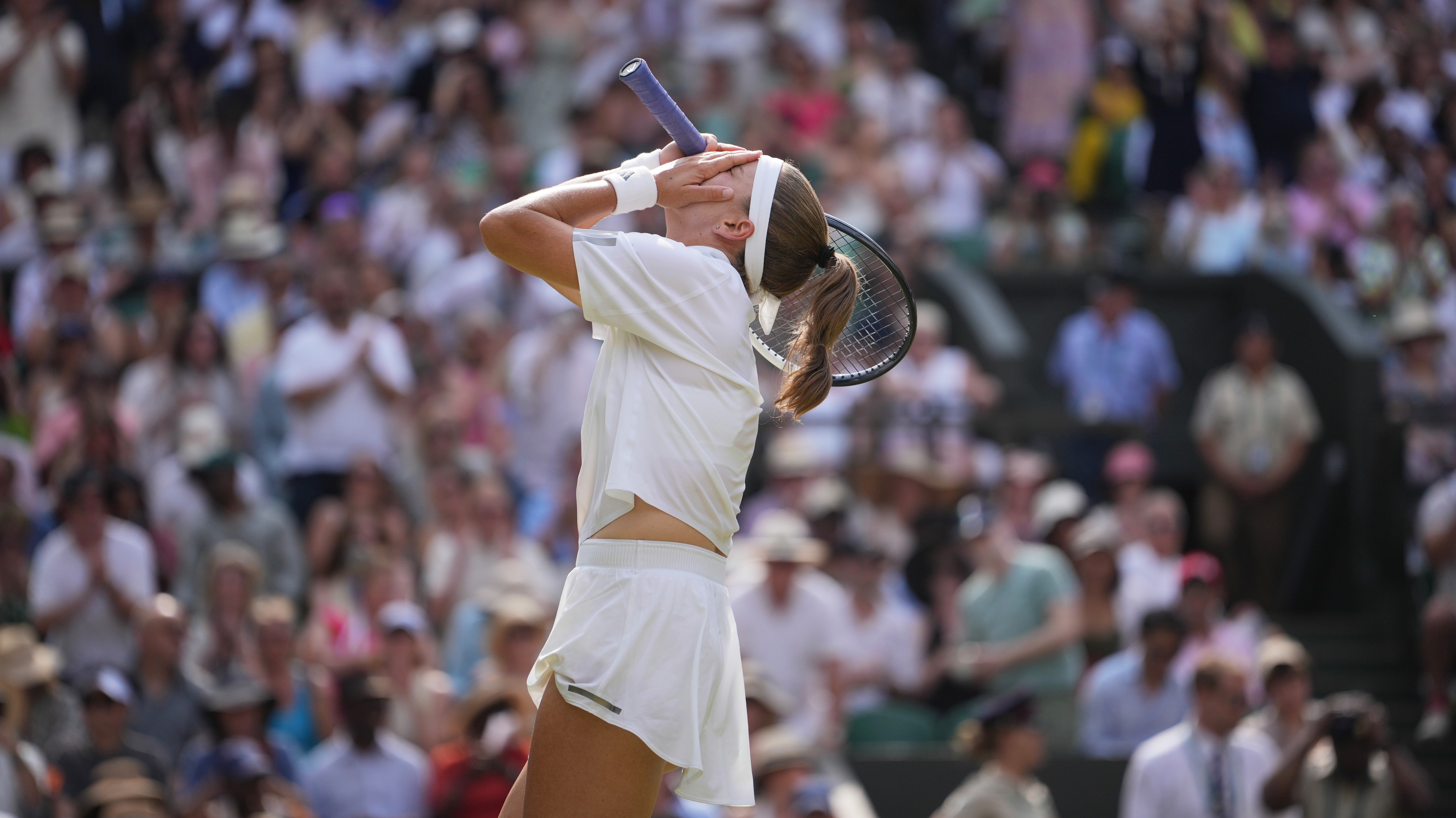 Carolina Muchova celebrates her victory over Coco Gauff.