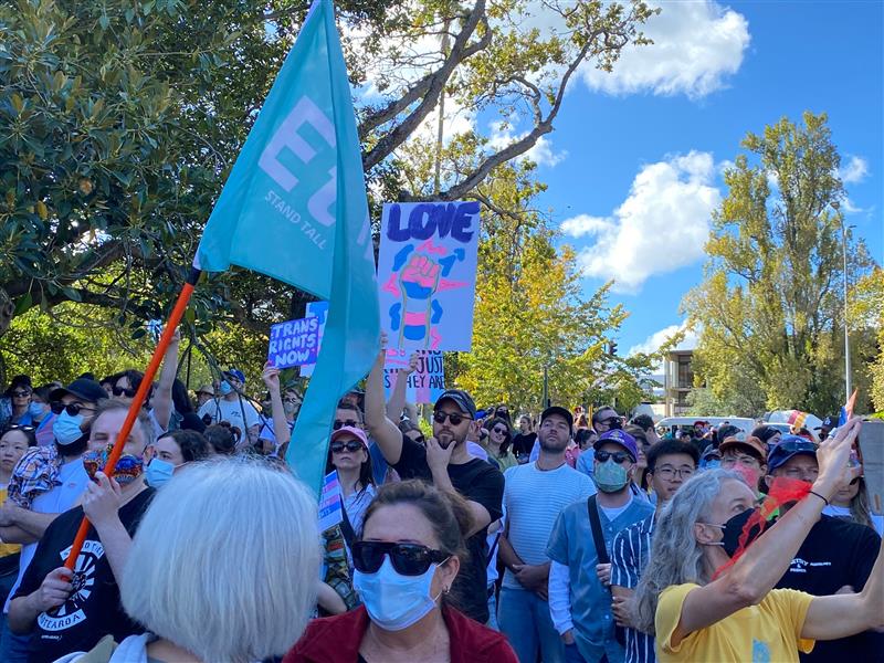 Counter-protestors gather at Albert Park.