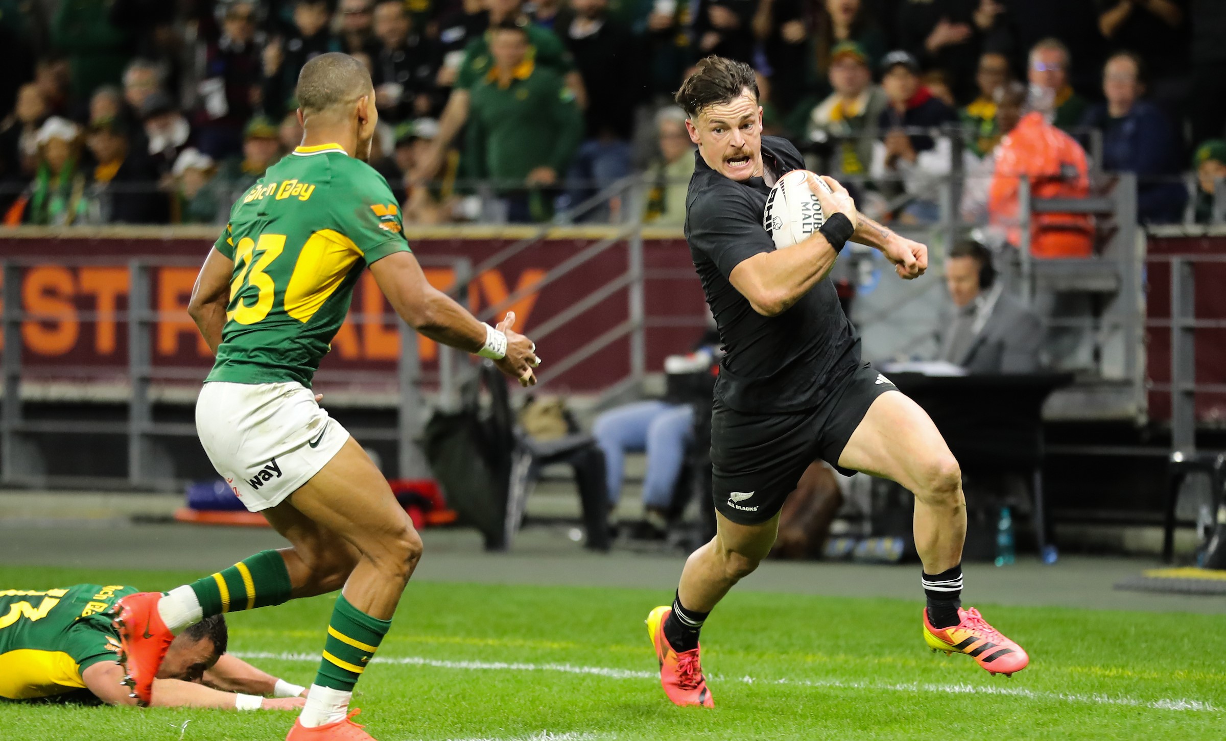 All Blacks fall short as desperate Springboks tie series