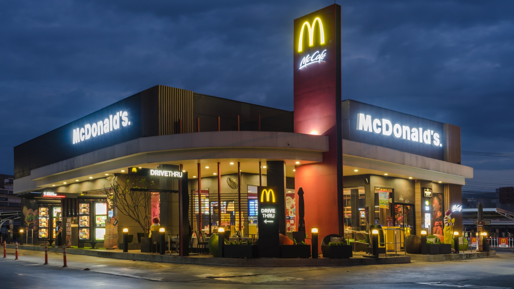 In some New Zealand suburbs and towns, fast food is more readily available than fresh food. 